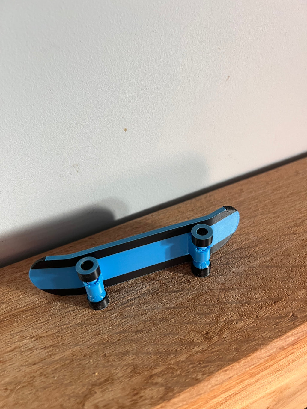 Awesome 3D printed finger skateboard