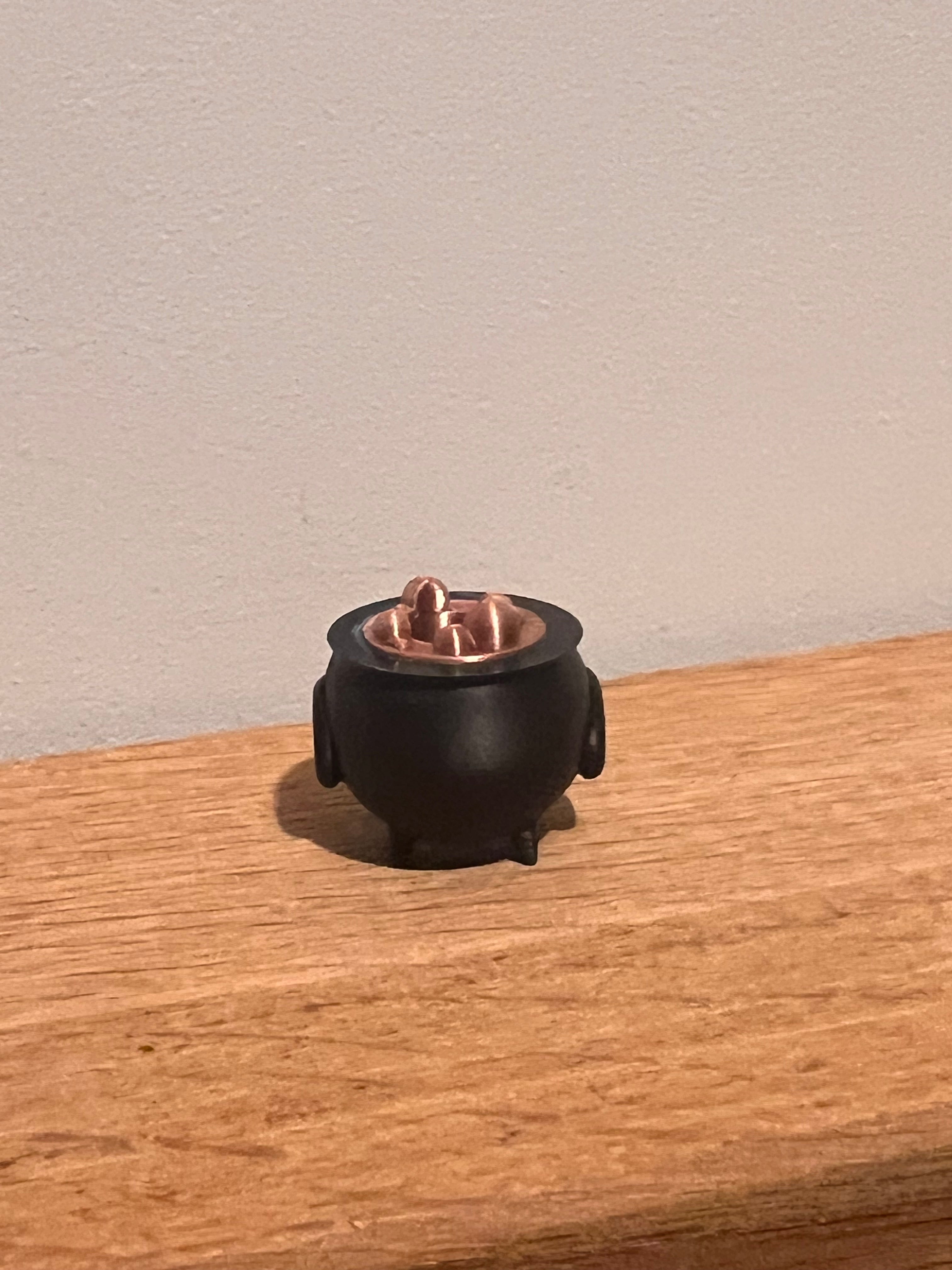 cauldron 3D-printed straw topper
