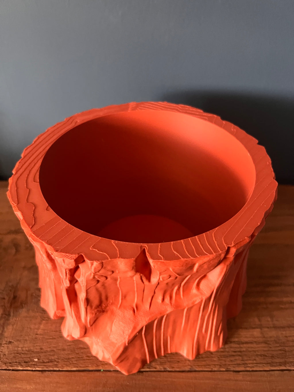 large tree stump–shaped pot 🌿